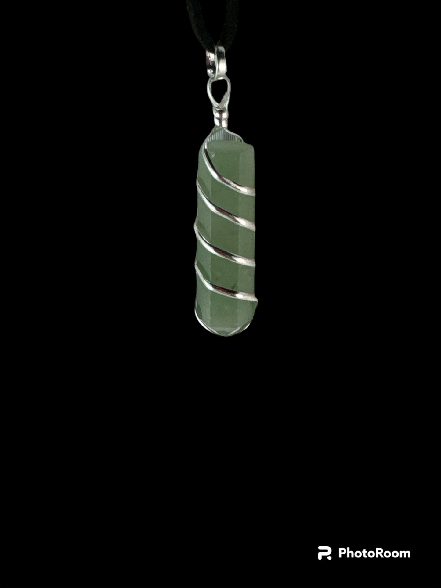 Green Aventurine pendant (vertical drop terminated point)