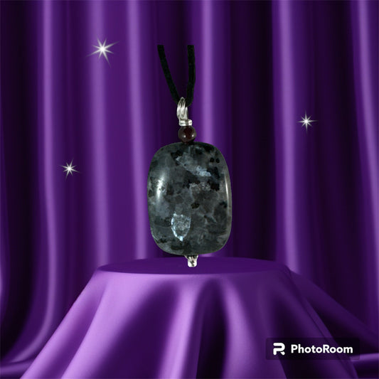 Black Labradorite pendant (square)
